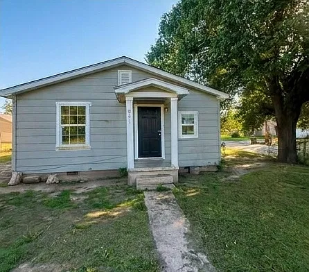 3 bed, 1004 sqft, $950 — Photo 1