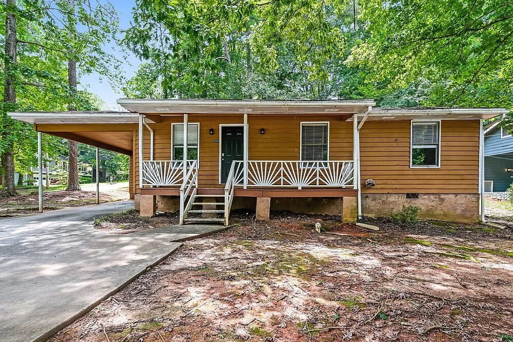 3 bed, 2.0 bath, 1265 sqft, $2,100 — Photo 1