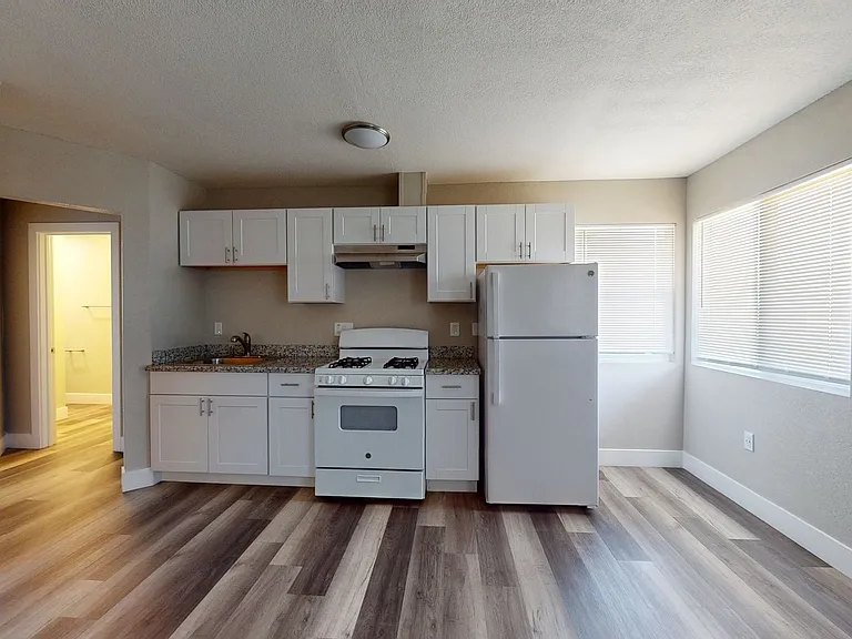 1810 E 25th Street — Photo 5