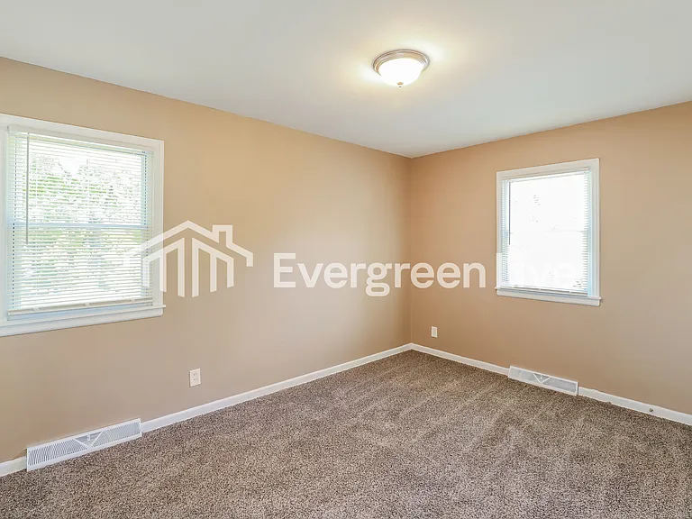 10616 E 14th St S — Photo 9