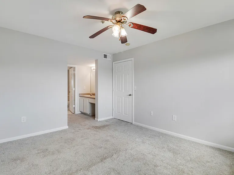 141 SW Palm Dr #306 — Photo 12