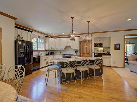 5th image of 806 Ashfield Ct