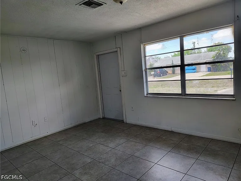 1722 Maple Dr — Photo 4
