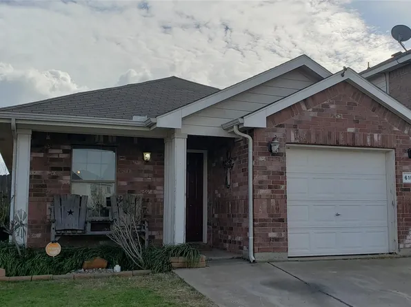 6153 River Cross Dr, Fort Worth, TX 76114
