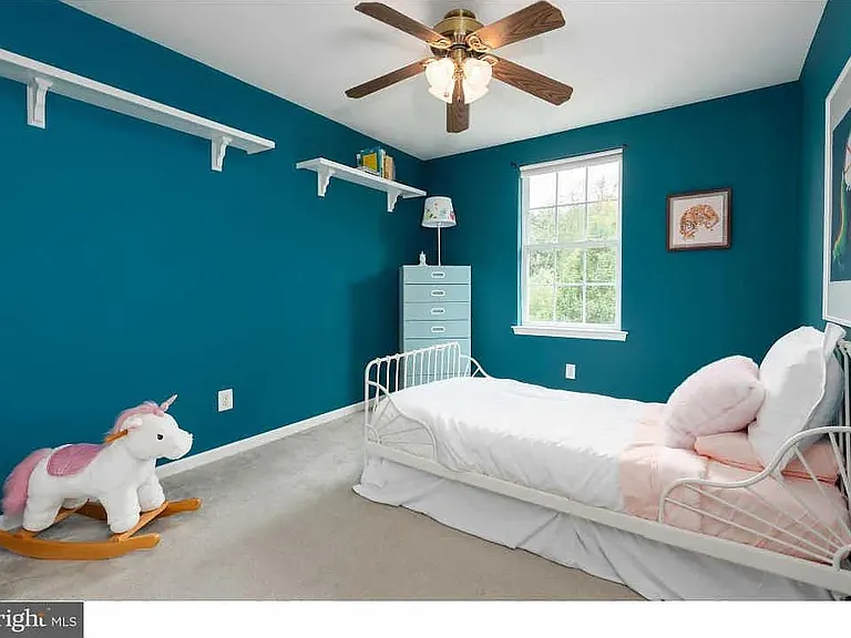 1676 Laura Ln — Photo 13