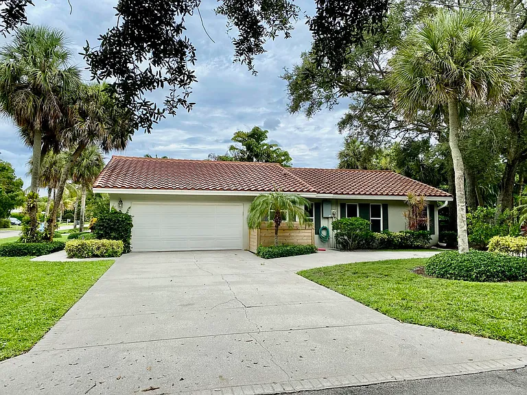 1140 SW 15th St — Photo 3