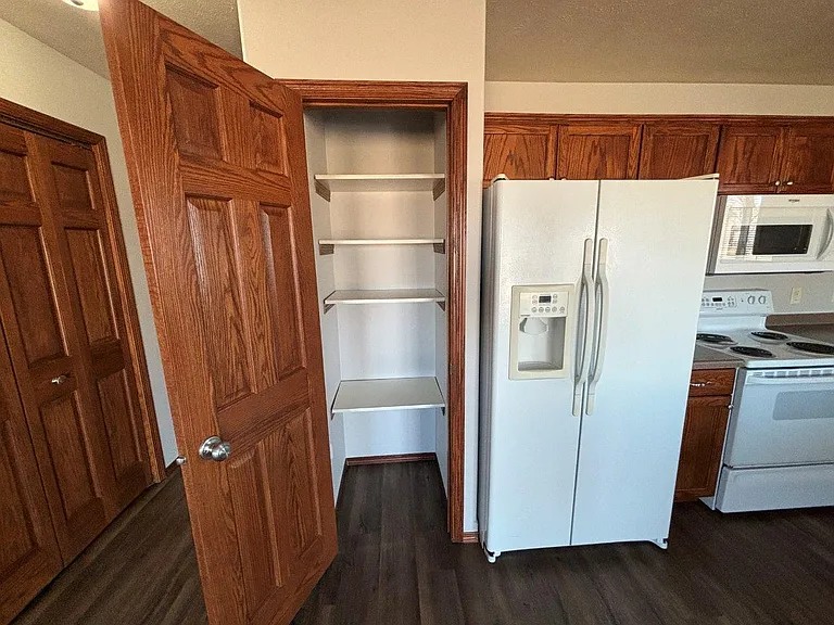 Ideal Twinhomes — Photo 33