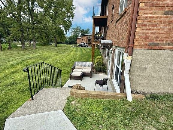 2nd image of 909 Parr Meadow Dr