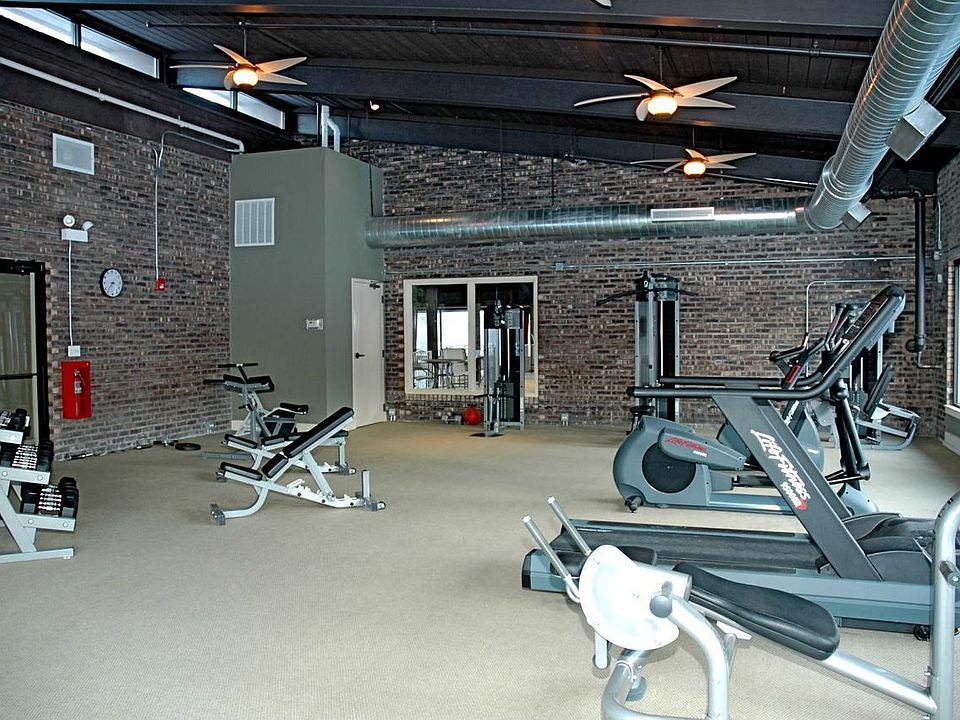 2nd image of 120 Lakeview Dr APT 412