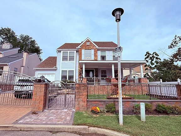 4th image of 8905 Springview Rd