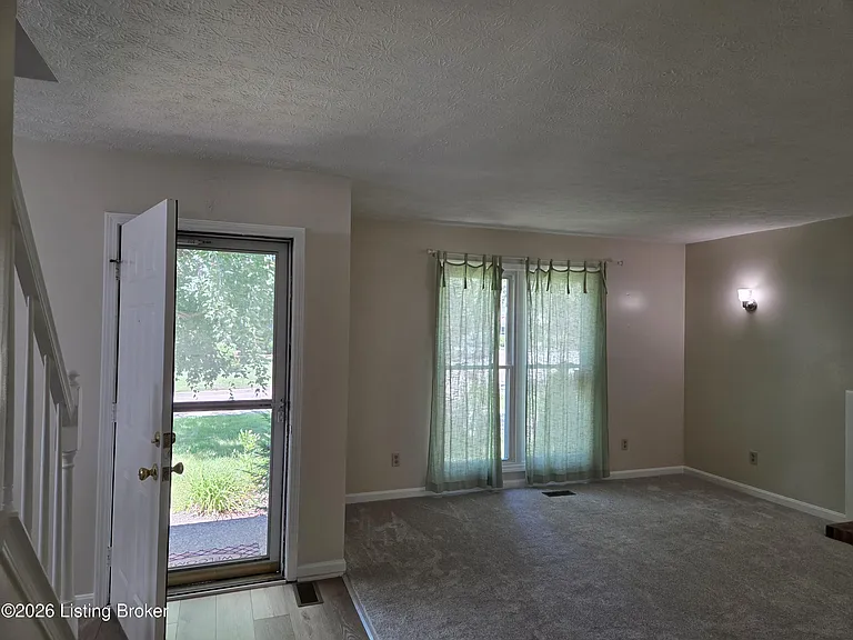 4204 Holly Tree Dr — Photo 4