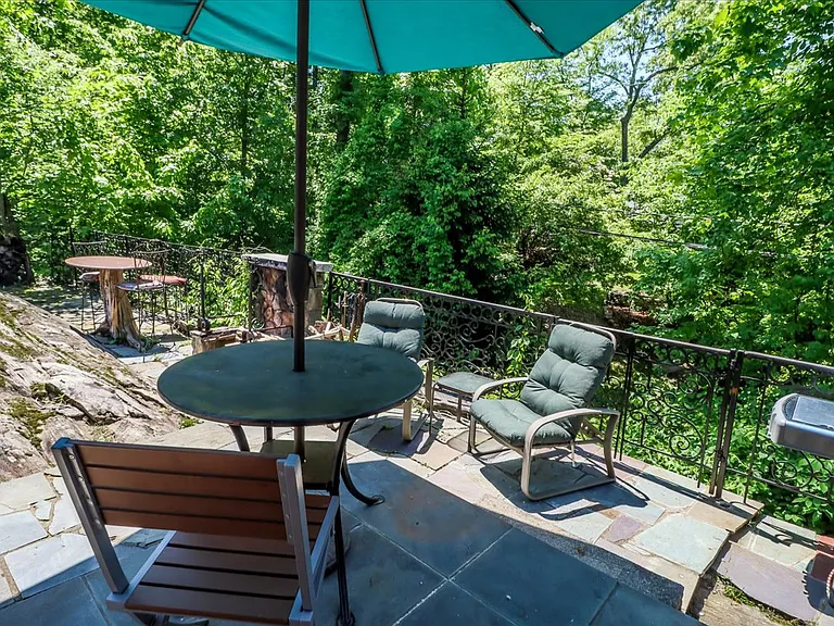 17 Hemlock Rdg — Photo 16