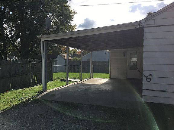 4th image of 1308 Canton St