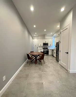 Rented by Artur Gutman, LREB | media 2
