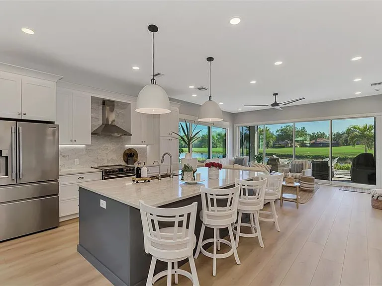 561 Fallbrook Dr — Photo 10