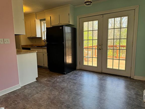 4th image of 4 Parkstone Dr