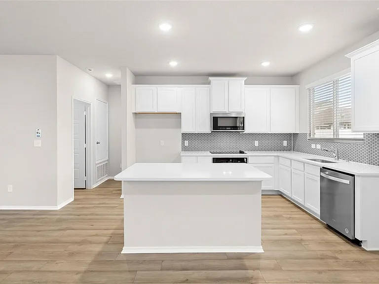 5953 Revere Dr — Photo 5