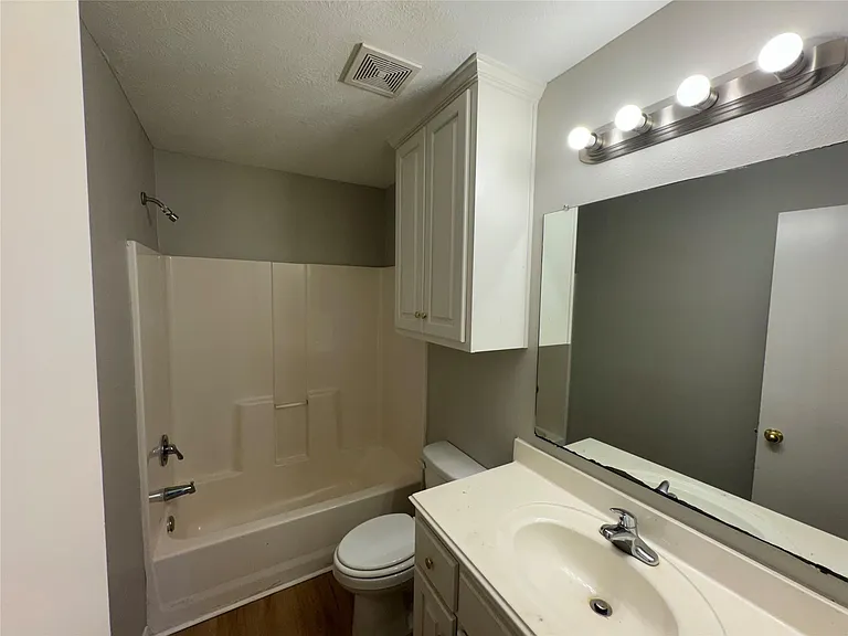 16324 Sun View Ln — Photo 3