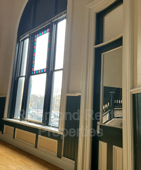 11 E Broad St #5