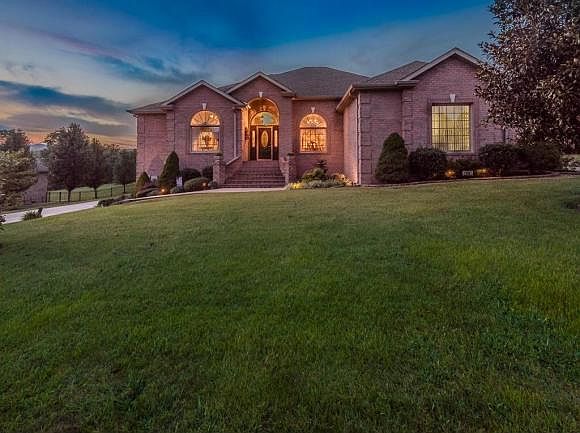 1st image of 204 Lake Vista Cir