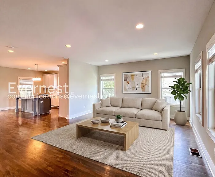 2115 Burns St — Photo 6