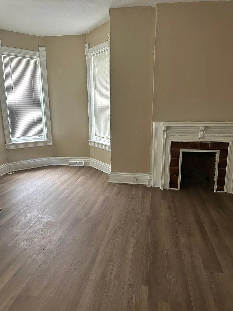 814 Elmwood Ave — Photo 4