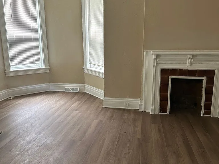 814 Elmwood Ave — Photo 5