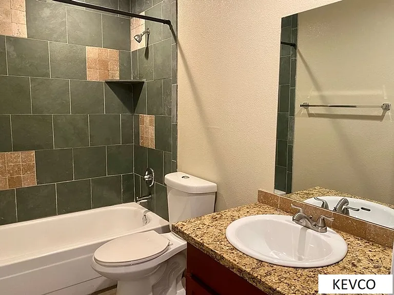 1907 Pecan St — Photo 8
