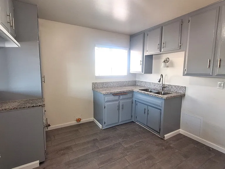 13322 Cordary Ave — Photo 11
