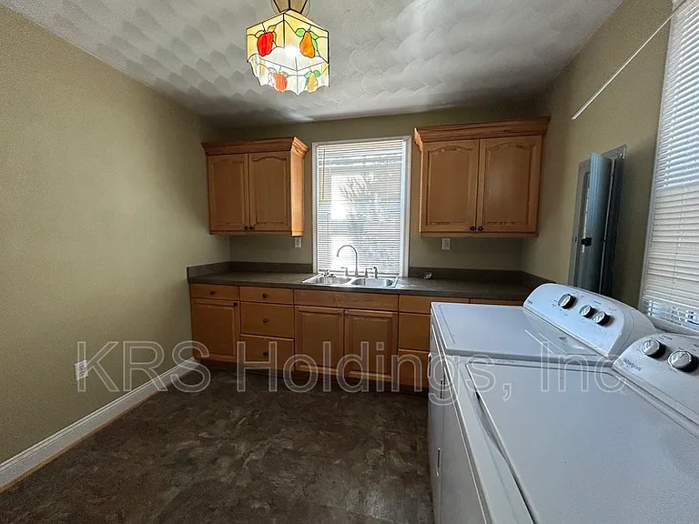 409 E Lorengo Ave — Photo 10
