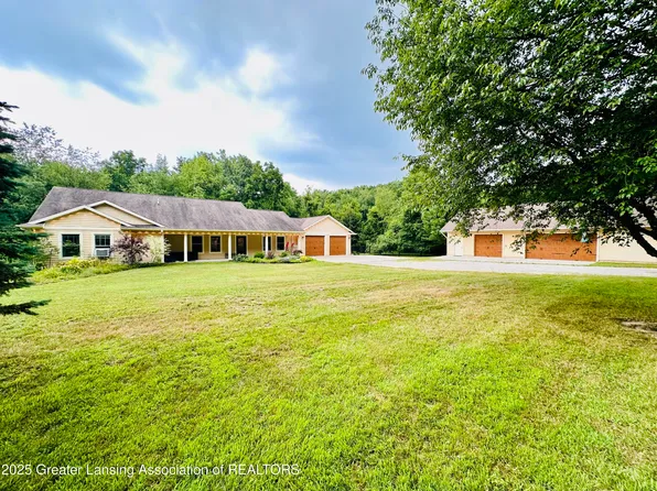 9020 Newman Dr, Portland, MI 48875