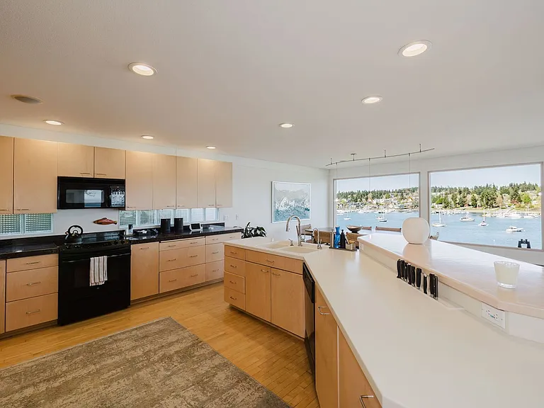 5834 Packard Ln NE — Photo 10