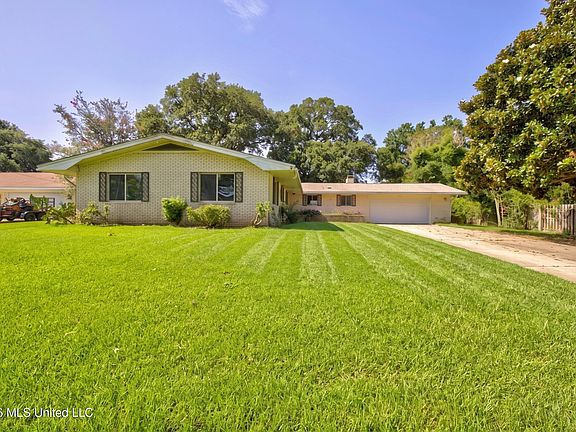 2nd image of 2421 Regency Dr