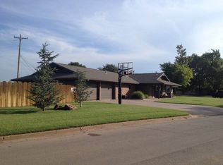 303 Duncan Dr, Cherokee, OK 73728