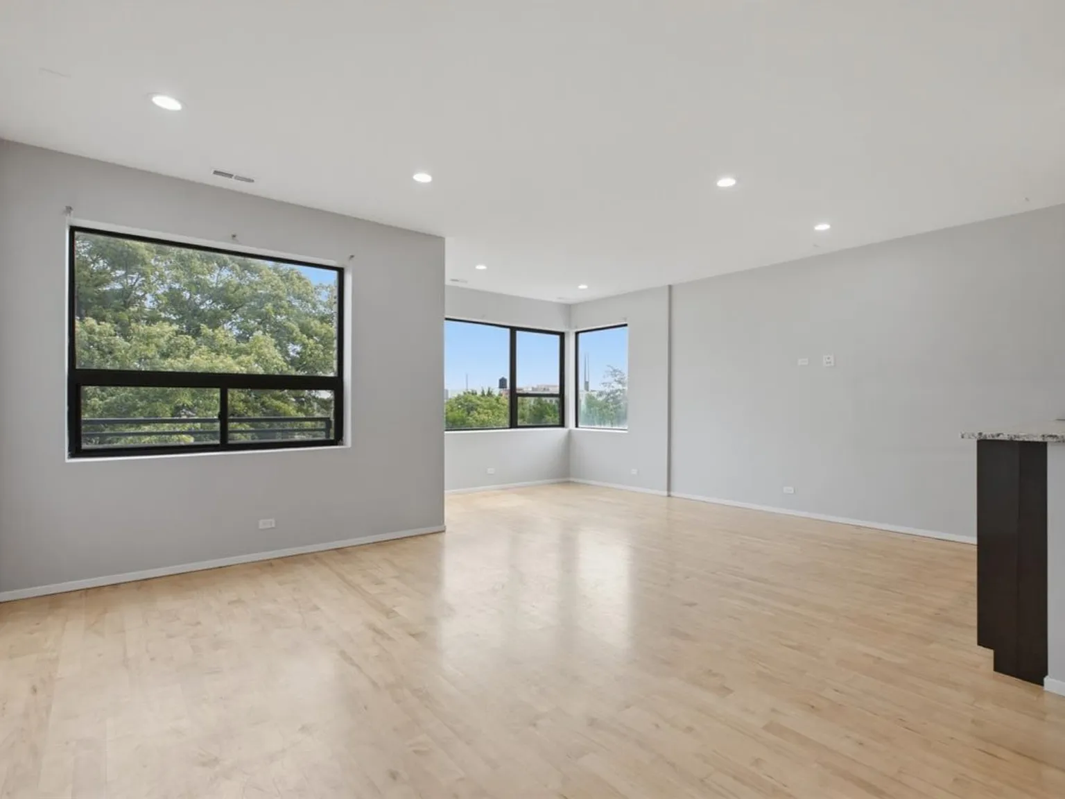 3 bed, $4,200 — Photo 4