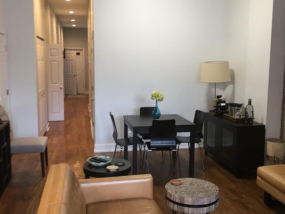 5th image of 2232 N Kenmore Ave APT 1