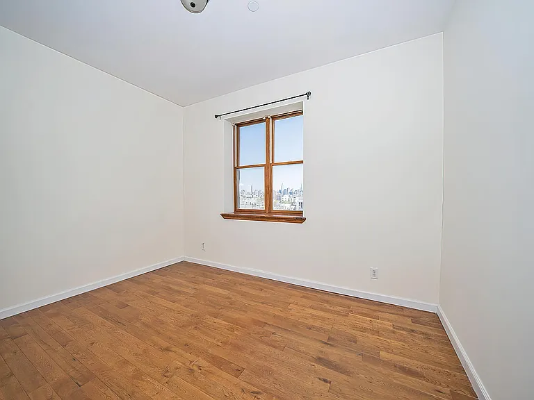 147 Maujer St #7A — Photo 8