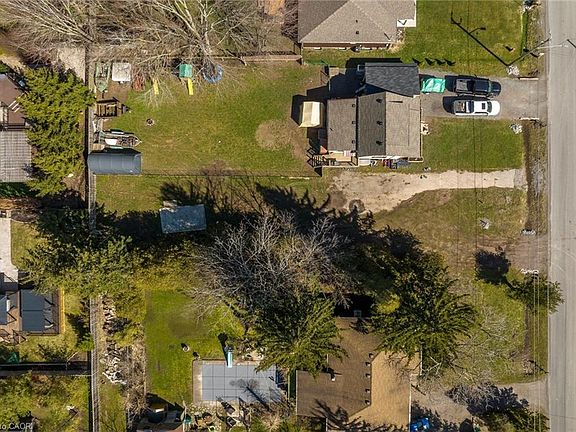 5th image of 815 Foss Rd