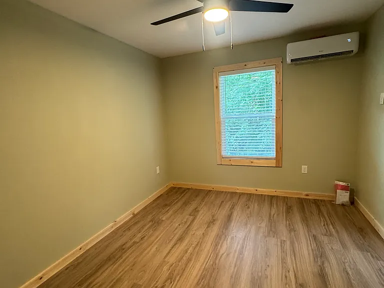 380 Everett St — Photo 6