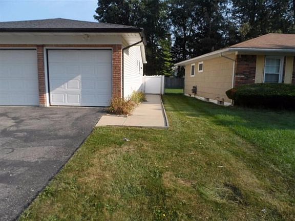 2nd image of 1600 Sheffield Dr
