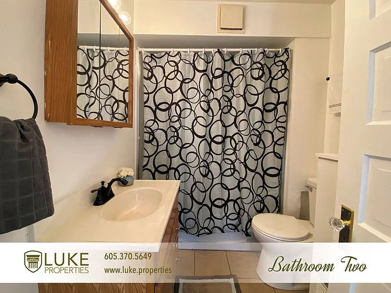 1405 E 8th St — Photo 17