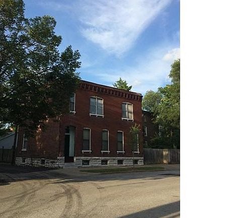 3rd image of 2111 Victor St