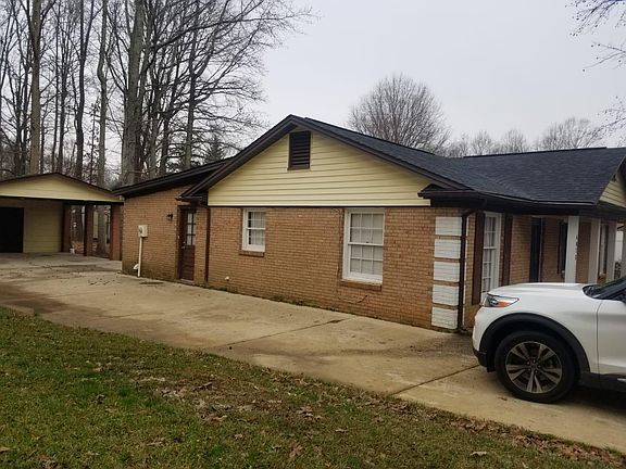 3rd image of 6813 Woodfield Dr