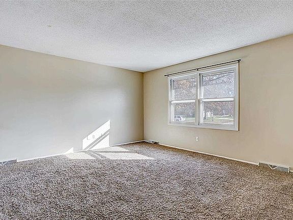 3rd image of 1131 Armstrong Ave