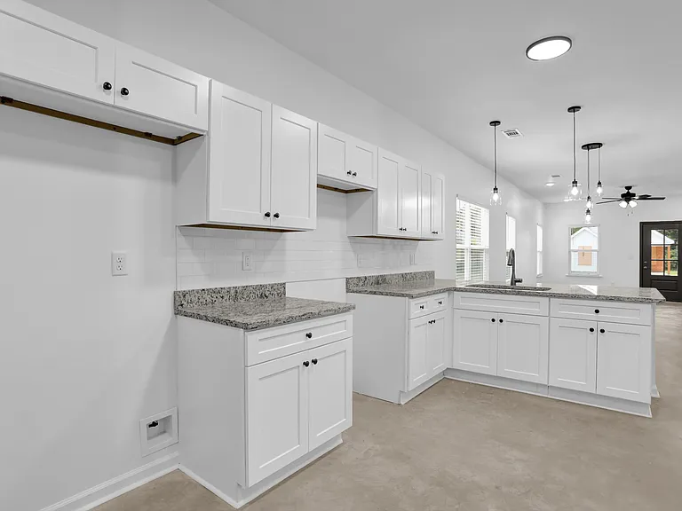 777 Hanley St — Photo 5