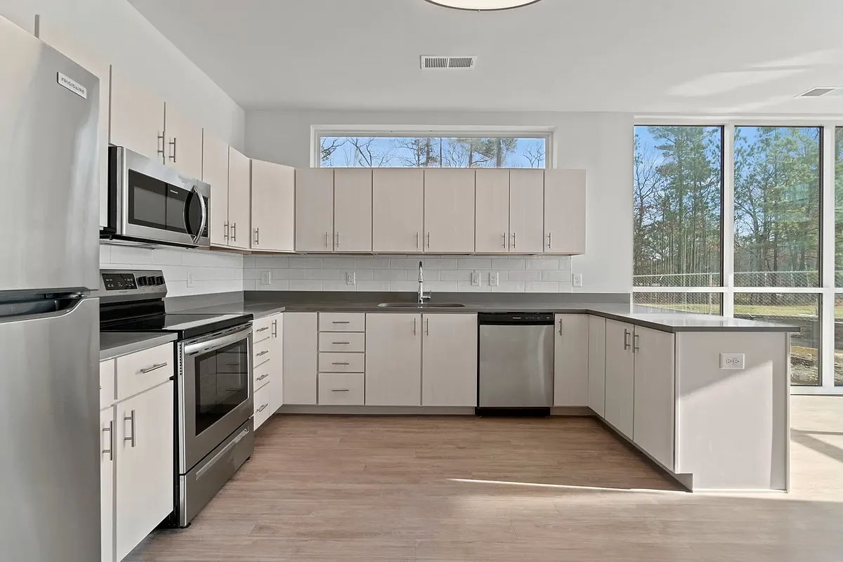 Building Photo - Metropolis Apartments