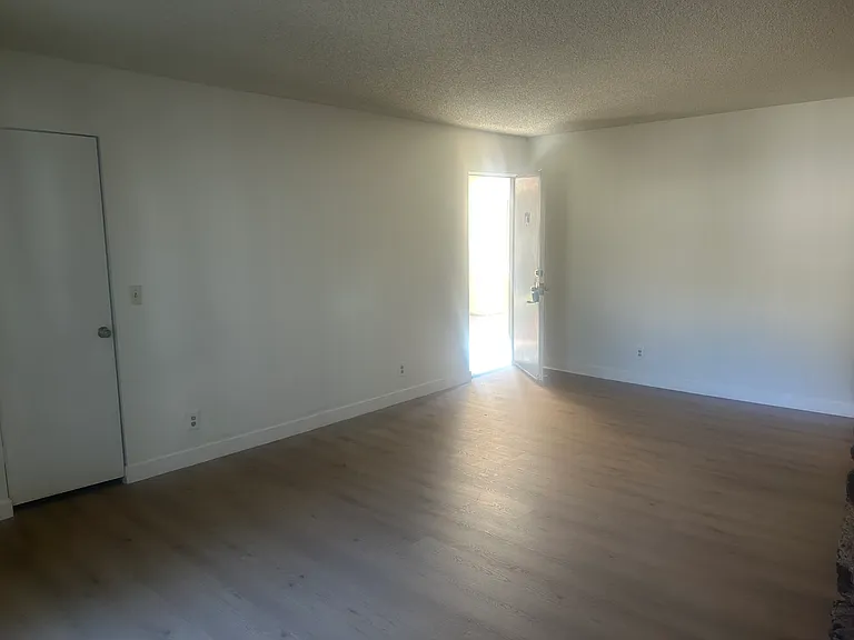 11575 Moorpark St — Photo 9