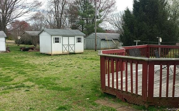 3rd image of 137 W Meadowview Dr