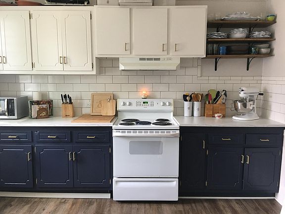 Updated kitchen, tile backsplash