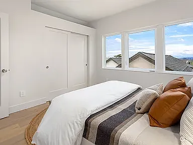 2 bed, 1.5 bath, 1176 sqft, $3,600 — Photo 4
